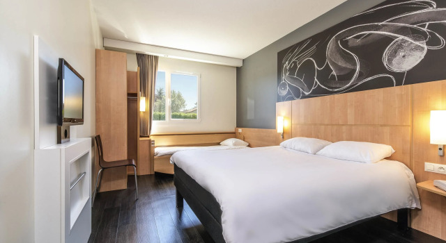Номер Standard ibis Issoire