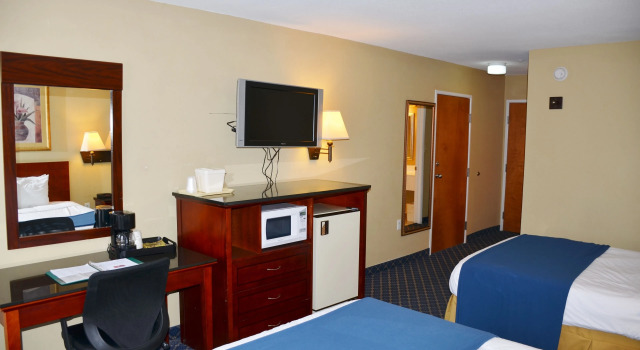 Четырёхместный номер Standard Red Roof Inn Washington, NC
