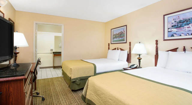 Четырёхместный номер Standard Baymont by Wyndham Thomasville