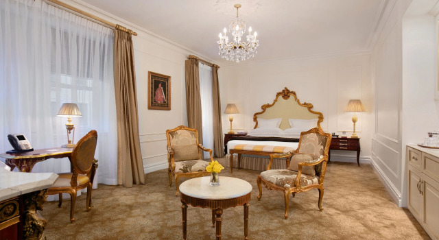Двухместный номер Grand Luxe The Plaza, A Fairmont Hotel