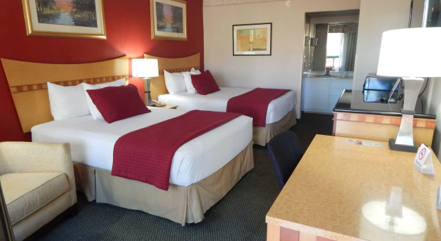 Четырёхместный номер Standard Ramada by Wyndham & Suites Warner Robins