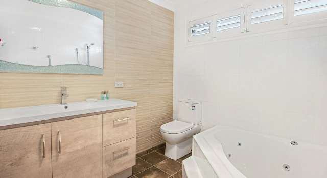 Suite Luxury Forresters Beach Bed & Breakfast
