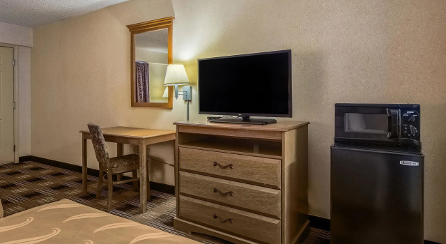 Четырёхместный номер Standard Quality Inn Oakwood - Gainesville
