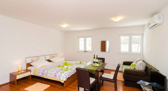 Студия Apartments Mira