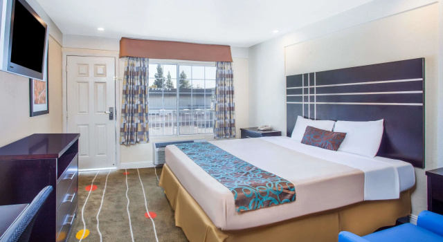 Двухместный номер Standard Travelodge by Wyndham Fresno Yosemite Area