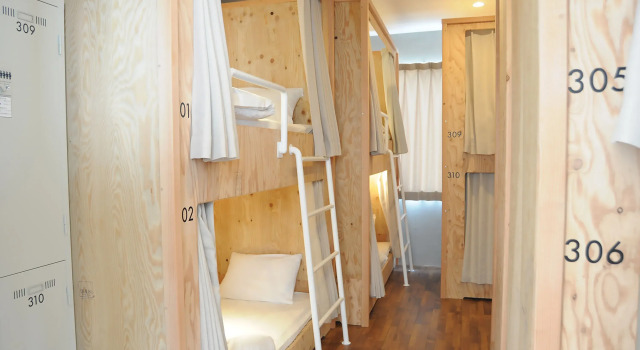 Кровать в общем номере LODGER hostel & restaurant matsusaka