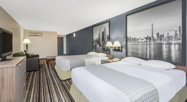 Люкс Super 8 Downtown Toronto
