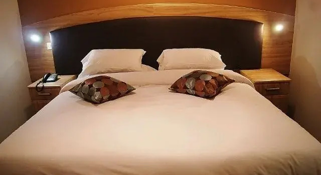 Полулюкс Arinza Hotel, London Ilford
