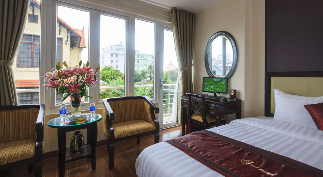 Четырёхместный семейный номер Standard Hue Serene Palace Hotel