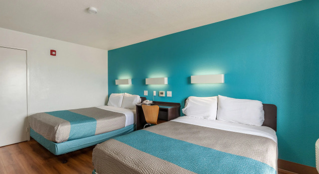 Четырёхместный номер Standard Motel 6-Webster, TX - Houston - Nasa Lake