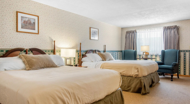 Четырёхместный номер Standard Coachman Inn