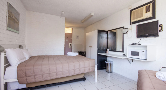 Четырёхместный семейный номер Standard Marco Polo Motor Inn Sydney Hotel