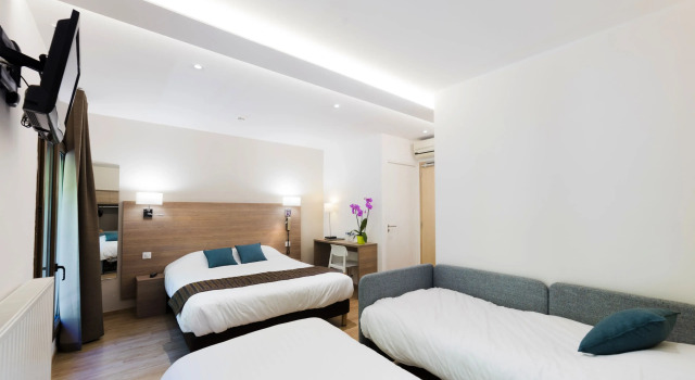 Четырёхместный номер Standard Logis Hôtel Restaurant Le Cours