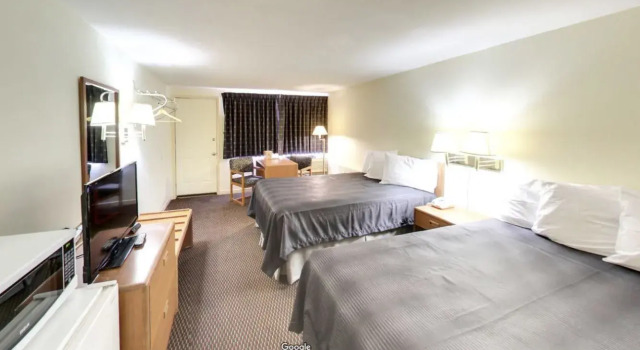 Четырёхместный номер Classic Travelers Inn