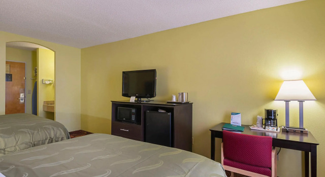 Четырёхместный номер Standard Quality Inn Washington NC