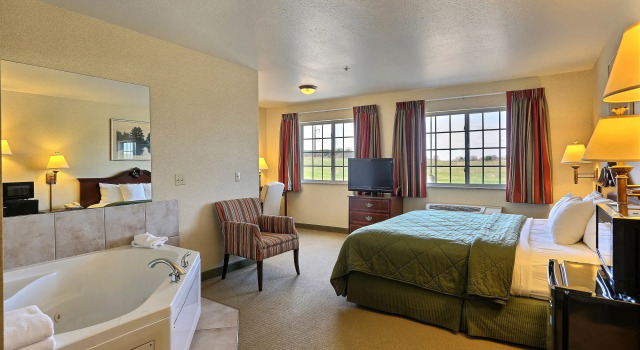 Двухместный люкс Boarders Inn & Suites by Cobblestone Hotels - Shawano