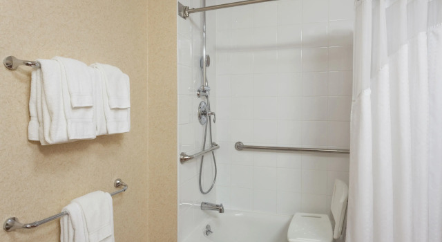 Четырёхместный номер Standard Holiday Inn Bangor by IHG