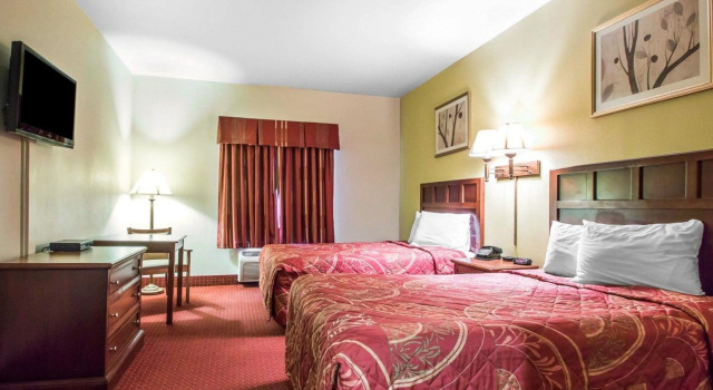 Четырёхместный номер Standard Econo Lodge Anderson