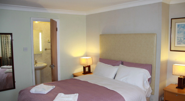 Двухместный номер Standard Ambassador Hotel