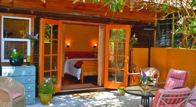 Люкс с видом на внутренний двор Alderwood Cottage & Suite - Bowen Island