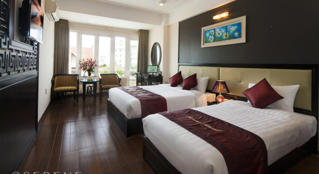 Трёхместный семейный номер Standard Hue Serene Palace Hotel