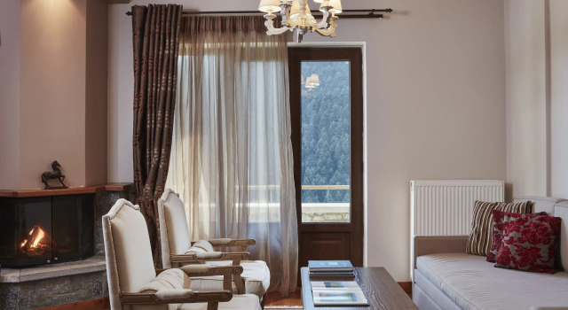 Люкс Deluxe Nefeles Mainalon Luxury Residences & Lounge