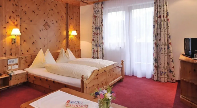 Номер Luxury Alpines Gourmet Hotel Montanara