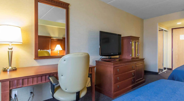 Четырёхместный номер Standard Quality Inn & Suites Bay Front