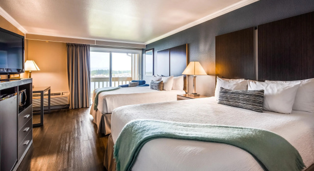 Четырёхместный номер Standard с видом на реку Best Western Pier Point Inn