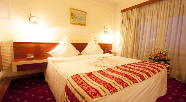 Полулюкс Hotel Prahova Plaza