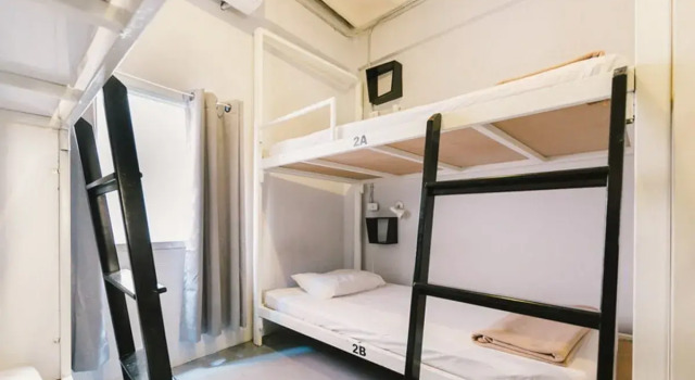 Кровать в общем номере Bangkok Nomad Hostel