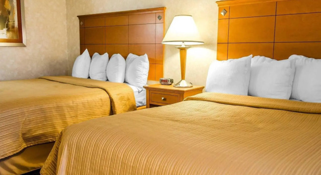 Четырёхместный номер Standard Quality Inn Harrisburg - Hershey Area