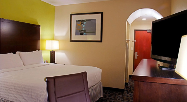 Номер Deluxe Super 8 by Wyndham Irving/DFW Apt/North