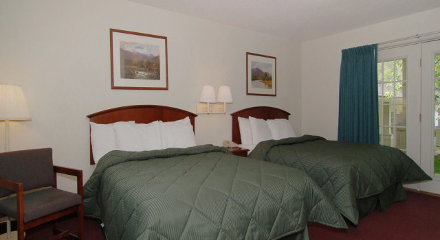 Четырёхместный номер Standard SureStay by Best Western Cherokee on the River