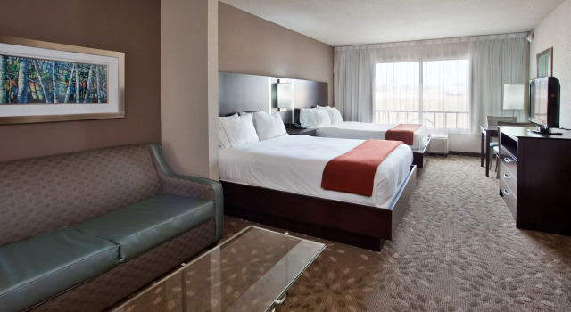 Четырёхместный люкс Holiday Inn Express Hotel and Suites Saint Robert by IHG
