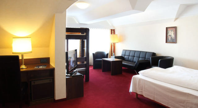 Трёхместный семейный номер Standard Lobinger Hotel Weisses Ross & Restaurant
