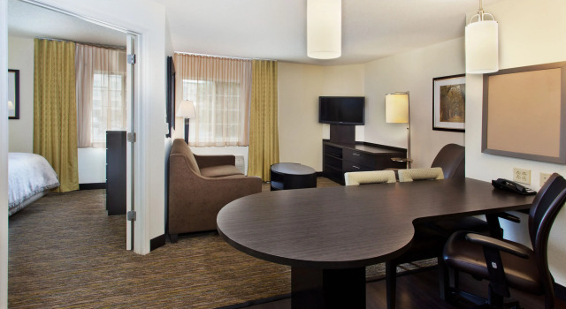 Candlewood Suites Detroit-Ann Arbor, Varaa Hotelli Ann Arbor 