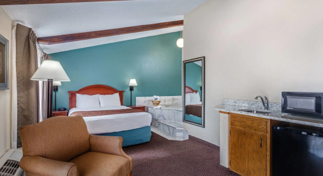 Двухместный номер Deluxe AmericInn by Wyndham New Richmond