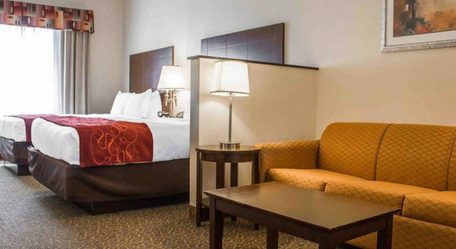 Четырёхместный люкс Comfort Suites Huntsville MidCity District at Research Park