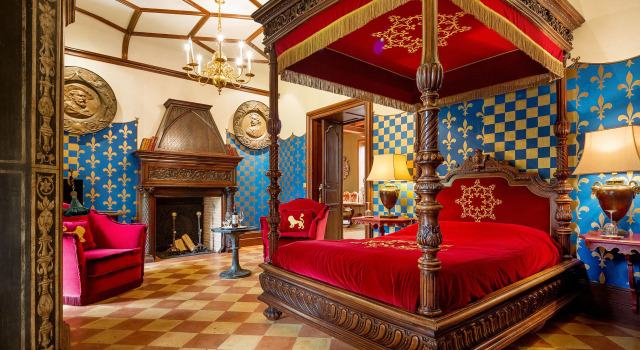 Люкс Château La Tour Carnet - B.Magrez Luxury Wine Experience