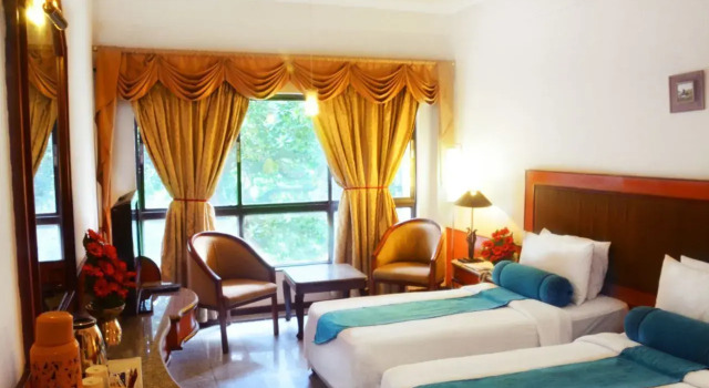 Номер Deluxe Ashraya International Hotel