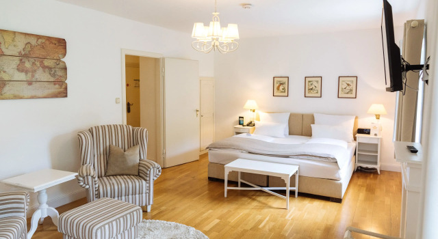 Полулюкс Hotel Schloss Heinsheim