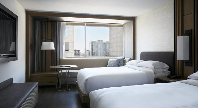 Четырёхместный клубный номер Standard Charlotte Marriott City Center