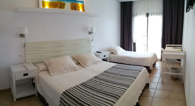 Трёхместный номер Standard с видом на море Hotel Bahía