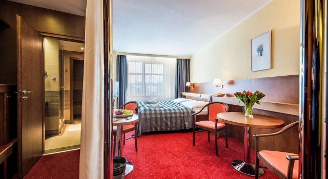 Полулюкс Hotel Jana