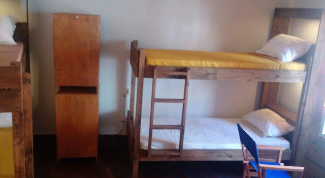 Кровать в общем номере Hostal Triciclo
