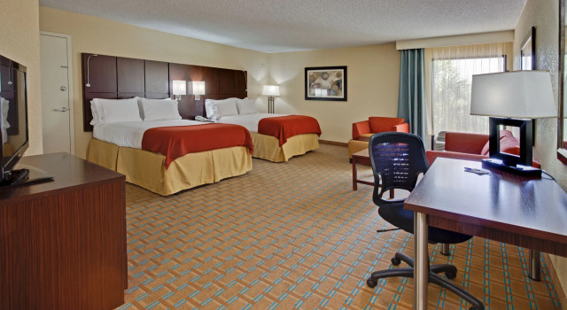 Четырёхместный полулюкс Holiday Inn Express Hotel & Suites Ft. Lauderdale-Plantation by IHG