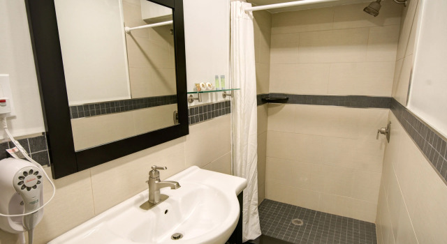 Четырёхместный номер Standard Quality Inn Philadelphia Center City