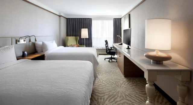 Четырёхместный номер Standard Hilton Garden Inn Montreal Airport