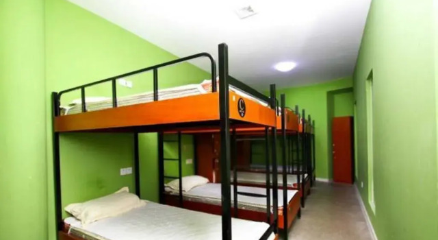 Кровать в общем номере (мужской номер) Meet You Hostel
